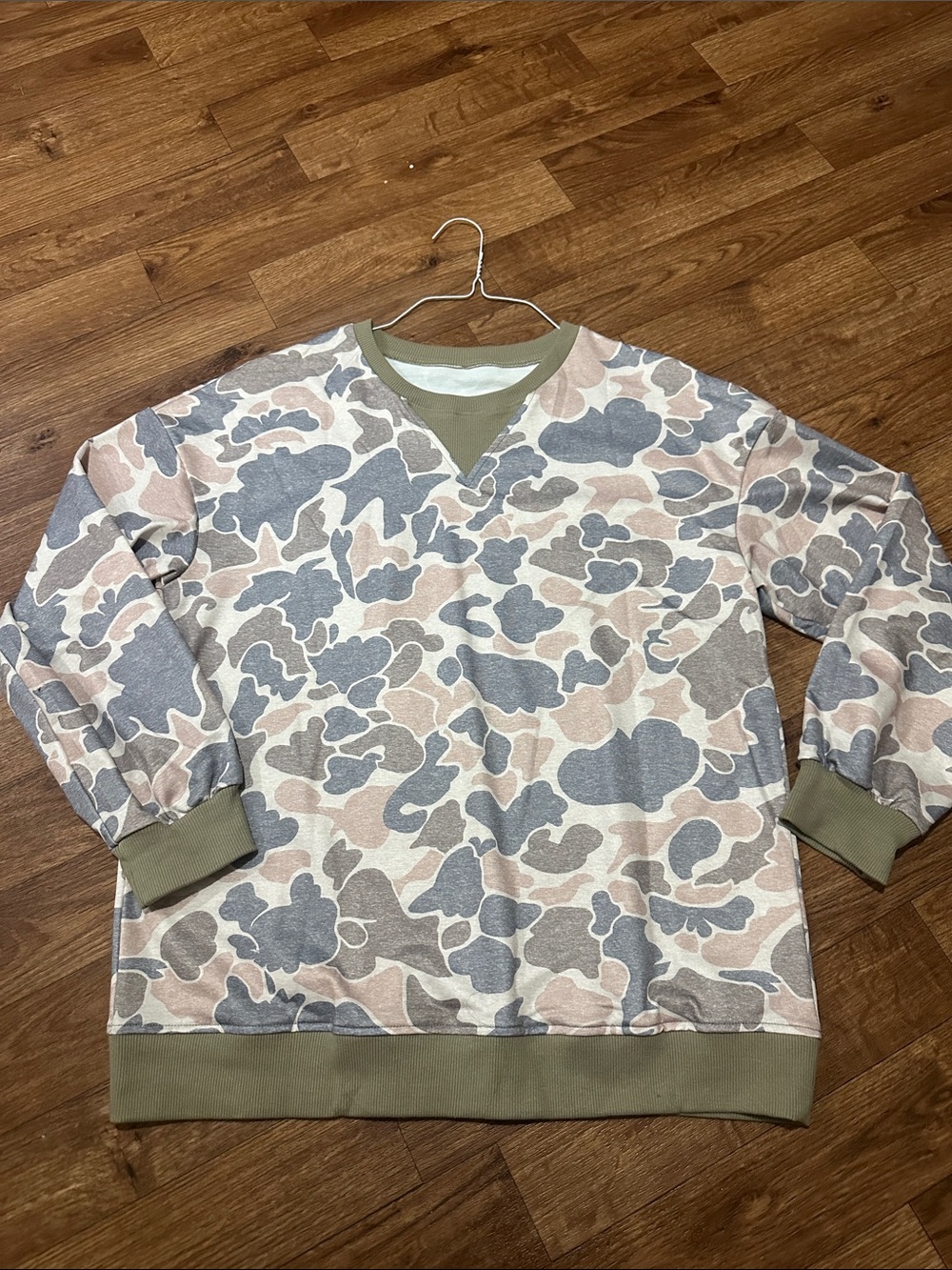 Women’s duck Camouflage Pullover Sweater - Olive Accent